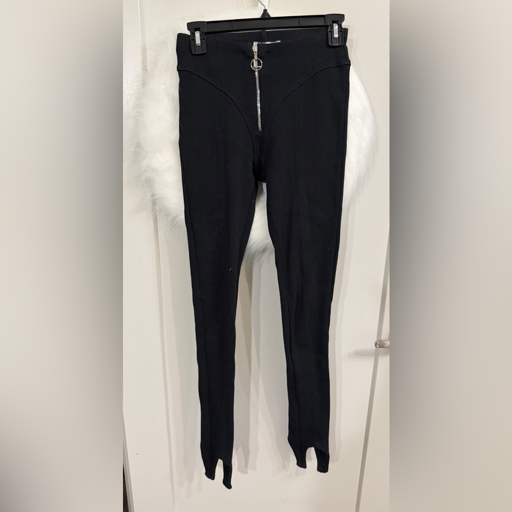 Unique slit hem leggings with zipper